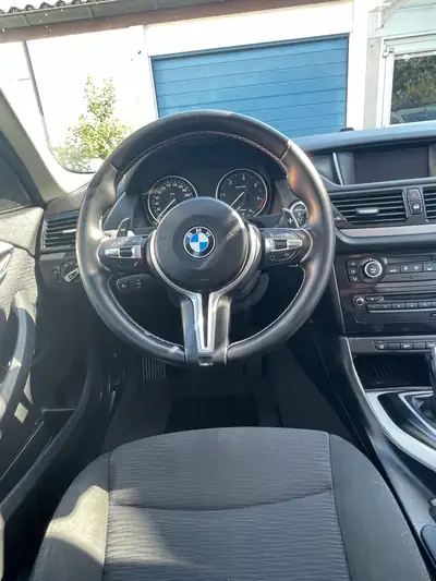 BMW X1 sDrive 18d Steptronic — SUV compact diesel automatique, blanc immaculé — vue extérieure