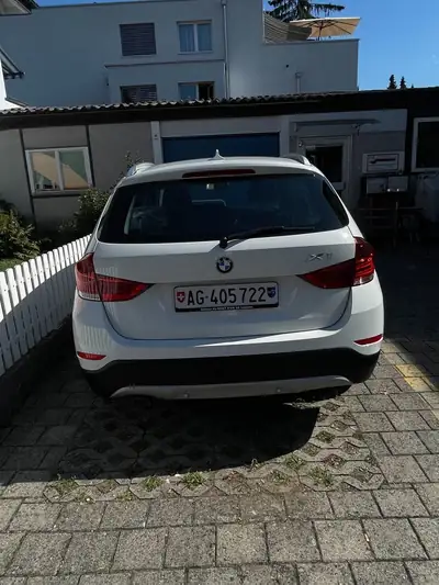 BMW X1 sDrive 18d Steptronic — SUV compact diesel automatique, blanc immaculé — arrière