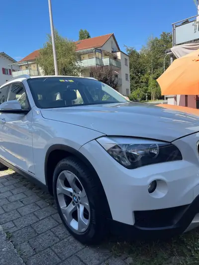 BMW X1 sDrive 18d Steptronic — SUV compact diesel automatique, blanc immaculé — détail