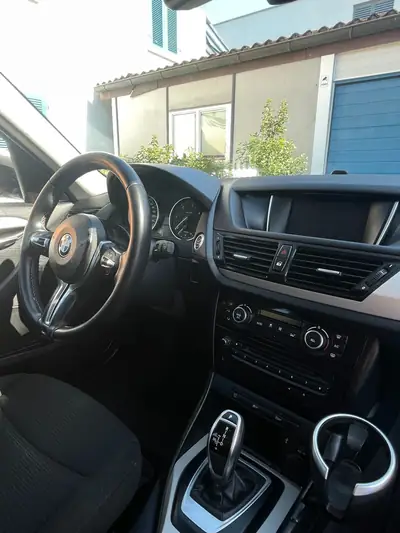 BMW X1 sDrive 18d Steptronic — SUV compact diesel automatique, blanc immaculé — Miniature 7