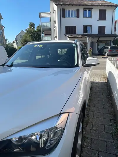 BMW X1 sDrive 18d Steptronic — SUV compact diesel automatique, blanc immaculé — Miniature 10