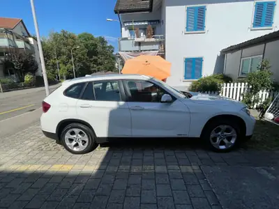 BMW X1 sDrive 18d Steptronic — SUV compact diesel automatique, blanc immaculé — Miniature 12