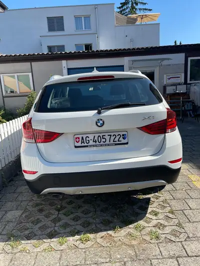 BMW X1 sDrive 18d Steptronic — SUV compact diesel automatique, blanc immaculé — Miniature 15