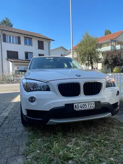 BMW X1 sDrive 18d Steptronic — SUV compact diesel automatique, blanc immaculé — Miniature 16