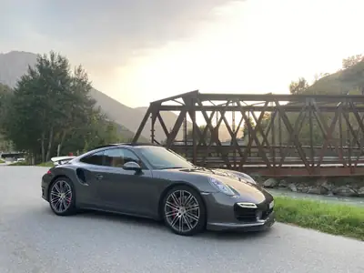 Porsche 911 Turbo PDK — Coupé haute performance, état quasi neuf avec 56'650 km — arrière