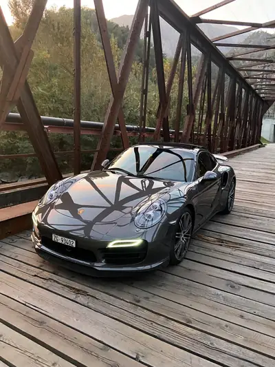 Porsche 911 Turbo PDK — Coupé haute performance, état quasi neuf avec 56'650 km — détail