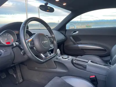 Audi R8 Coupé 4.2 V8 420 ch — Supercar mythique, boîte manuelle rare, état impeccable — Miniatura 9