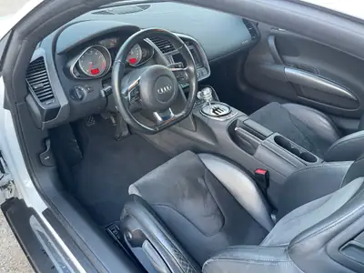 Audi R8 Coupé 4.2 V8 420 ch — Supercar mythique, boîte manuelle rare, état impeccable — Miniatura 12