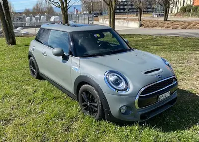 MINI Cooper S Steptronic — Sportivité britannique et efficacité énergétique — intérieur