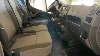 Renault Master Limousine Spezial — Minibus 9 places diesel, kilométrage modéré — fianco