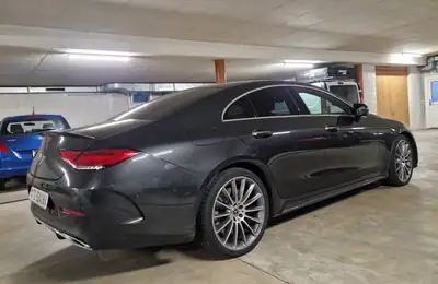 Mercedes-Benz CLS 450 4Matic AMG Line — Coupé élégant, 77'000 km, hybride essence — side view