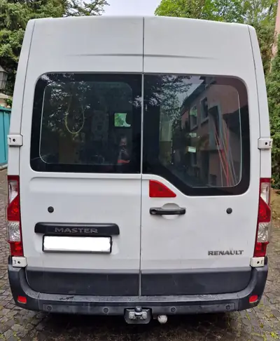 Renault Master T35 2.3 dCi — Fourgon utilitaire spacieux, révisions majeures effectuées — interni