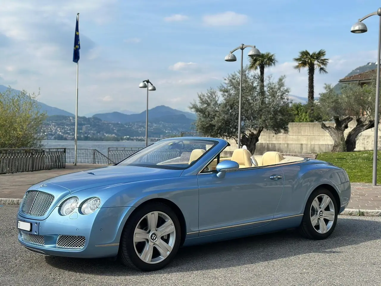Bentley Continental GTC 6.0 — Cabriolet de prestige, moteur 560 ch, seulement 25 800 km