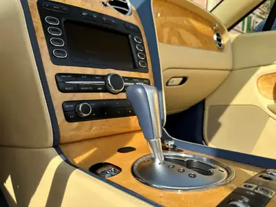 Bentley Continental GTC 6.0 — Cabriolet de prestige, moteur 560 ch, seulement 25 800 km — Miniatura 10