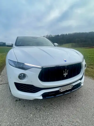 Maserati Levante D 3.0 V6 — SUV de prestige diesel, première main, entretien complet — interior
