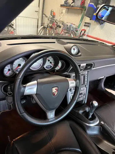 Porsche 911 Carrera 4S 2007 — Coupé sportif légendaire, 385 cv et transmission manuelle — Miniature 7