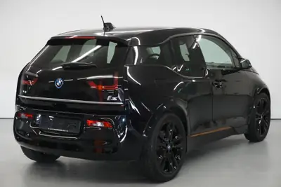 BMW i3s (120Ah) — Citadine électrique premium, 184 ch et autonomie record — Seitenansicht