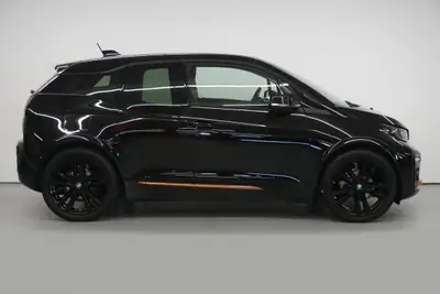 BMW i3s (120Ah) — Citadine électrique premium, 184 ch et autonomie record — Heckansicht