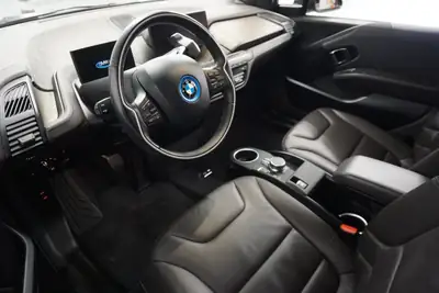 BMW i3s (120Ah) — Citadine électrique premium, 184 ch et autonomie record — Innenraum
