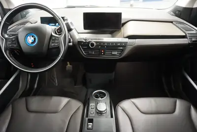 BMW i3s (120Ah) — Citadine électrique premium, 184 ch et autonomie record — Armaturenbrett
