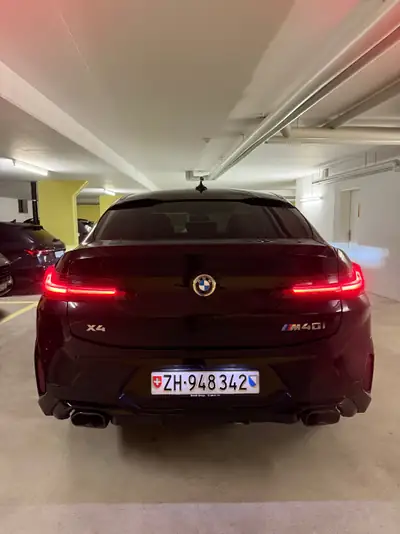 BMW X4 M40i Mild-Hybrid — SUV coupé sportif, 360 ch et service gratuit jusqu'à 100'000 km — Seitenansicht