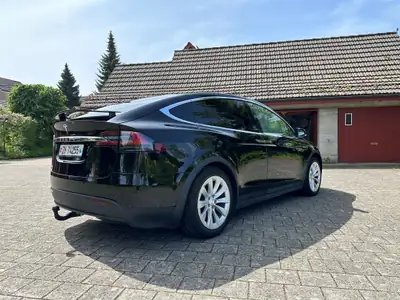 Tesla Model X Maximale-Reichweite — SUV électrique 7 places, autonomie exceptionnelle — intérieur