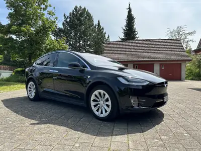Tesla Model X Maximale-Reichweite — SUV électrique 7 places, autonomie exceptionnelle — tableau de bord