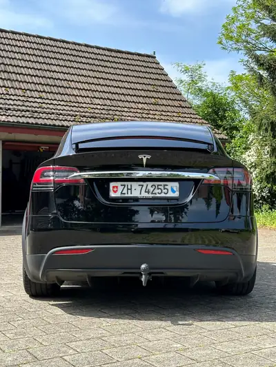 Tesla Model X Maximale-Reichweite — SUV électrique 7 places, autonomie exceptionnelle — détail