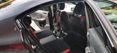 Subaru WRX STI Sport S 2.5 Turbo 4WD — Berline sportive haute performance, entretien impeccable — vista posteriore