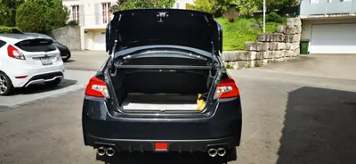 Subaru WRX STI Sport S 2.5 Turbo 4WD — Berline sportive haute performance, entretien impeccable — interni