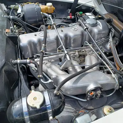 Mercedes-Benz SL 250 (W113) 1967 — Roadster légendaire, 84'000 km, teinte blanche immaculée — Miniatura 7