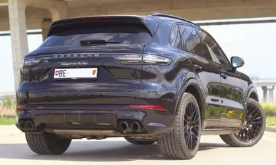 Porsche Cayenne Turbo 2019 — SUV haute performance 550 ch, sans sinistre — côté