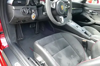 Porsche 911 Carrera 4 GTS PDK — Sportive légendaire, 450 ch et histoire sans sinistre — Miniatura 9