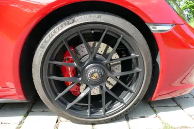 Porsche 911 Carrera 4 GTS PDK — Sportive légendaire, 450 ch et histoire sans sinistre — Miniatura 18