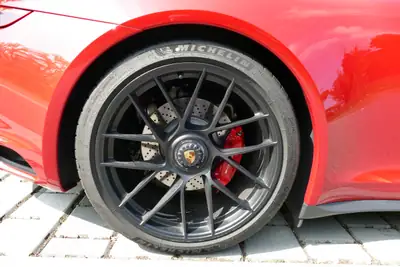 Porsche 911 Carrera 4 GTS PDK — Sportive légendaire, 450 ch et histoire sans sinistre — Miniatura 19