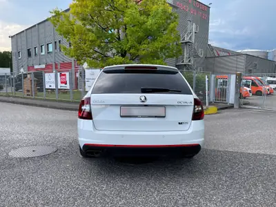 Skoda Octavia Combi RS 2.0 TSI — Break sportif, 20'300 km, toit panoramique — arrière