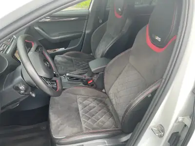 Skoda Octavia Combi RS 2.0 TSI — Break sportif, 20'300 km, toit panoramique — tableau de bord
