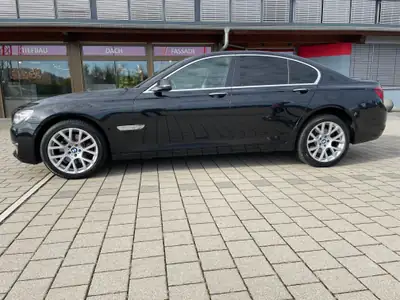 BMW 730d xDrive — Berline de prestige diesel, entretien récent et saine — vista esterna