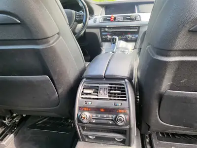 BMW 730d xDrive — Berline de prestige diesel, entretien récent et saine — Miniatura 13