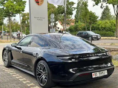 Porsche Taycan 4S — Berline électrique haute performance, 79'000 km seulement — Außenansicht
