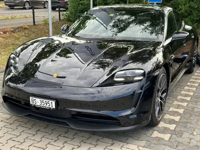 Porsche Taycan 4S — Berline électrique haute performance, 79'000 km seulement — Seitenansicht