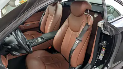 Mercedes-Benz SL 500 — Cabriolet luxe V8, Facelift AMG et 127'000 km — Detail