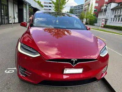 Tesla Model X Maximale Autonomie — SUV électrique 7 places, quasi neuf — Seitenansicht