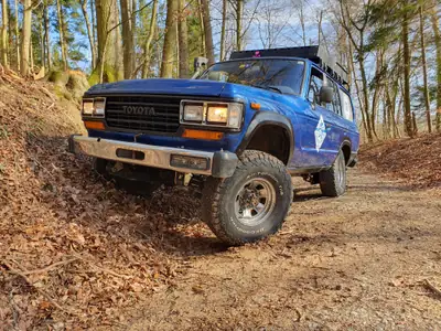 Toyota Land Cruiser HJ 61 Station GX — Légende tout-terrain diesel, moteur révisé, prêt pour l'aventure — vue extérieure