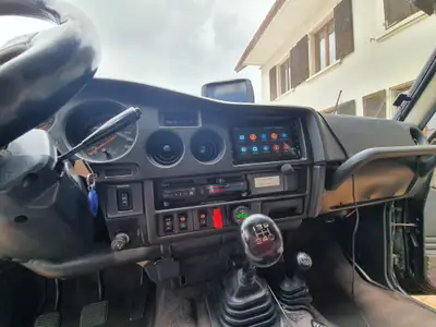 Toyota Land Cruiser HJ 61 Station GX — Légende tout-terrain diesel, moteur révisé, prêt pour l'aventure — intérieur
