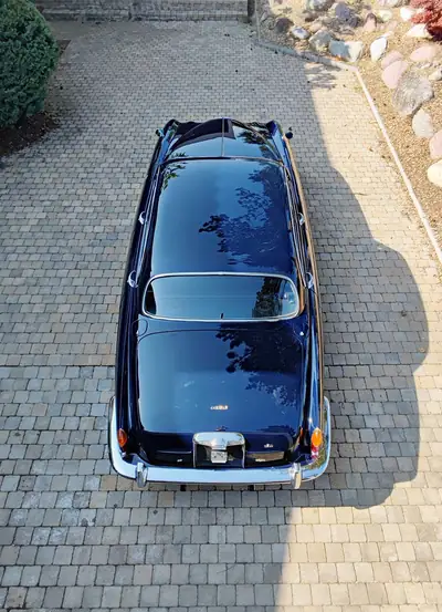 Jaguar MK X 3.8L — Berline Anglaise Classique, 23'000 km, Boîte Manuelle — Miniatura 7