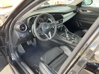 Alfa Romeo Giulia 2.2 JTDM Veloce Q4 — Berline sportive diesel, transmission intégrale — cruscotto