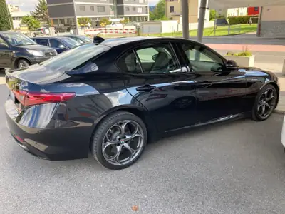 Alfa Romeo Giulia 2.2 JTDM Veloce Q4 — Berline sportive diesel, transmission intégrale — dettaglio