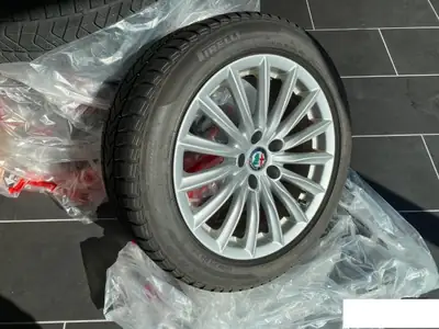 Alfa Romeo Giulia 2.2 JTDM Veloce Q4 — Berline sportive diesel, transmission intégrale — Miniatura 13