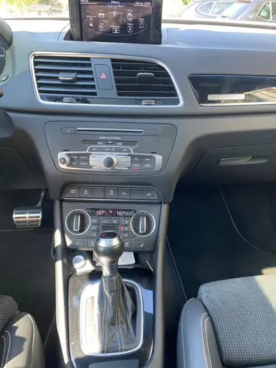 Audi Q3 2.0 TFSI sport quattro S-tronic — SUV polyvalent, moteur puissant et traction intégrale — Innenraum